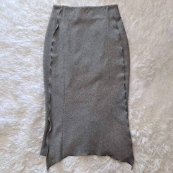 Emanuel Ungaro Size 34  (US 2) Gray Wool Ruffled Midi Skirt EUC - Picture 1 of 13
